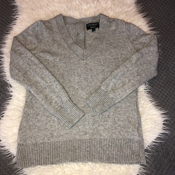 BANANA REPUBLIC Filpucci Merino Cashmere Blend V-Neck Back Buttons Sweater - Picture 9 of 9